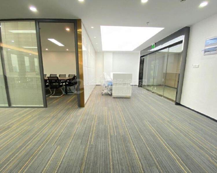 深圳北站红山地铁精装修400平5个办公室带家私拎包办公