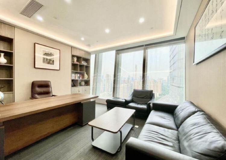 香江金融中心精装150平带全套家私楼下地铁口配套齐全！1