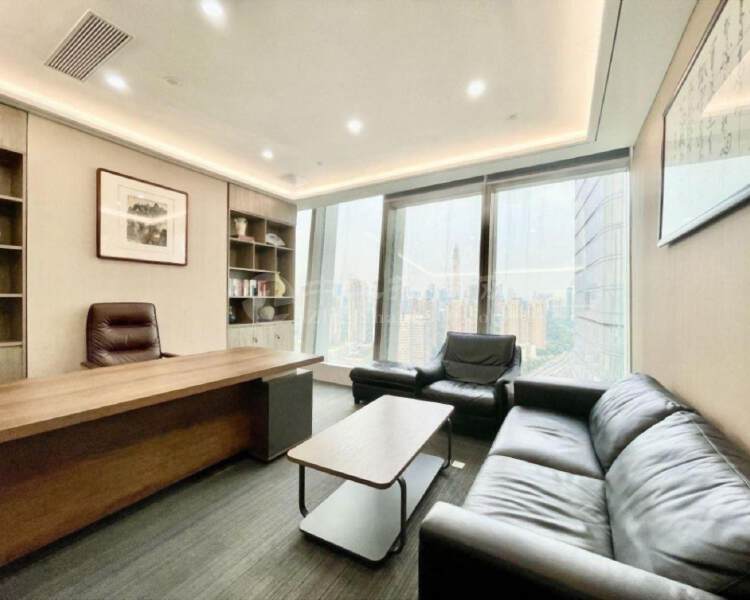 香江金融中心精装150平带全套家私楼下地铁口配套齐全！