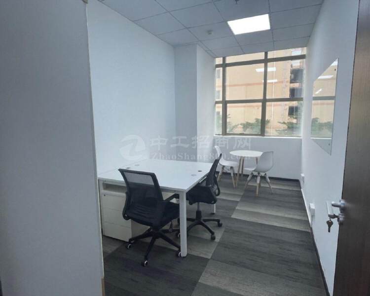 民治科技园全套家私地铁口380平办公室6个隔间出租