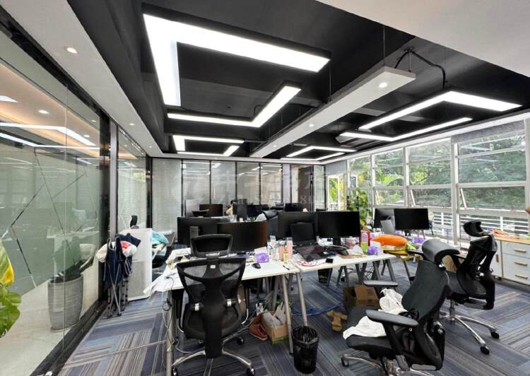 深圳软件园带阳台！科技园小面积办公室200平31格局8