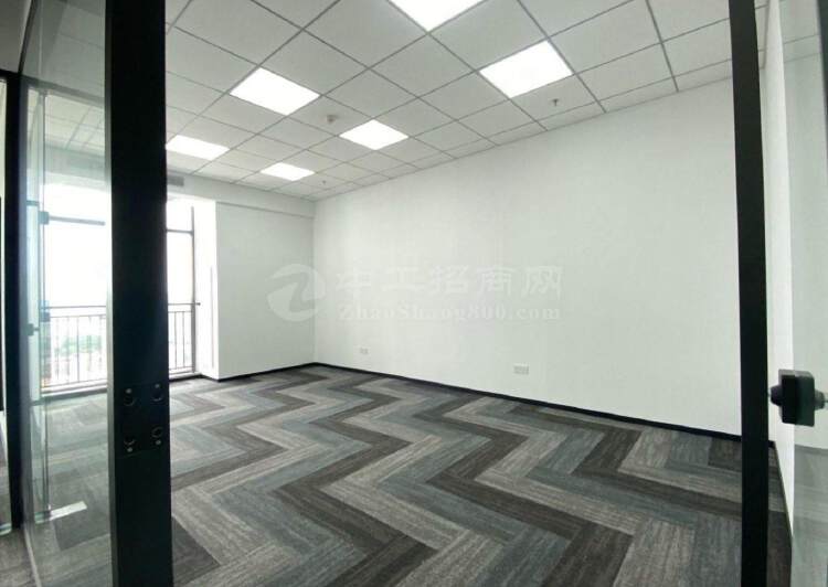 天安云谷写字楼办公室出租，面积320平米，户型方正7