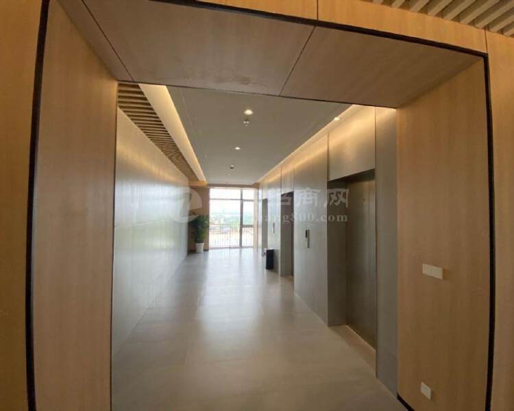 天安云谷写字楼办公室出租，面积320平米，户型方正