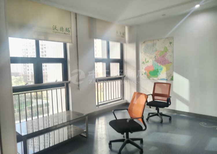 深圳坪山地铁口精装修办公室出租150平，带家具。4