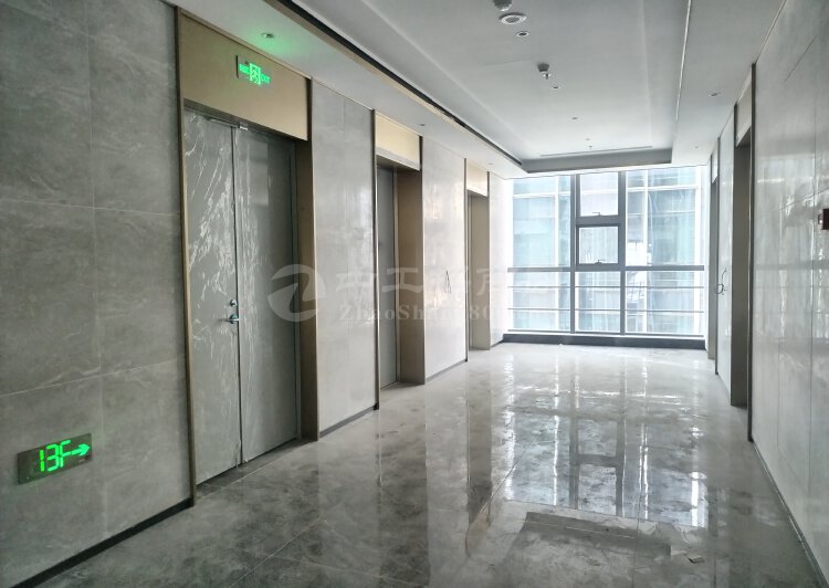 深圳坪山地铁口精装修办公室出租150平，带家具。5