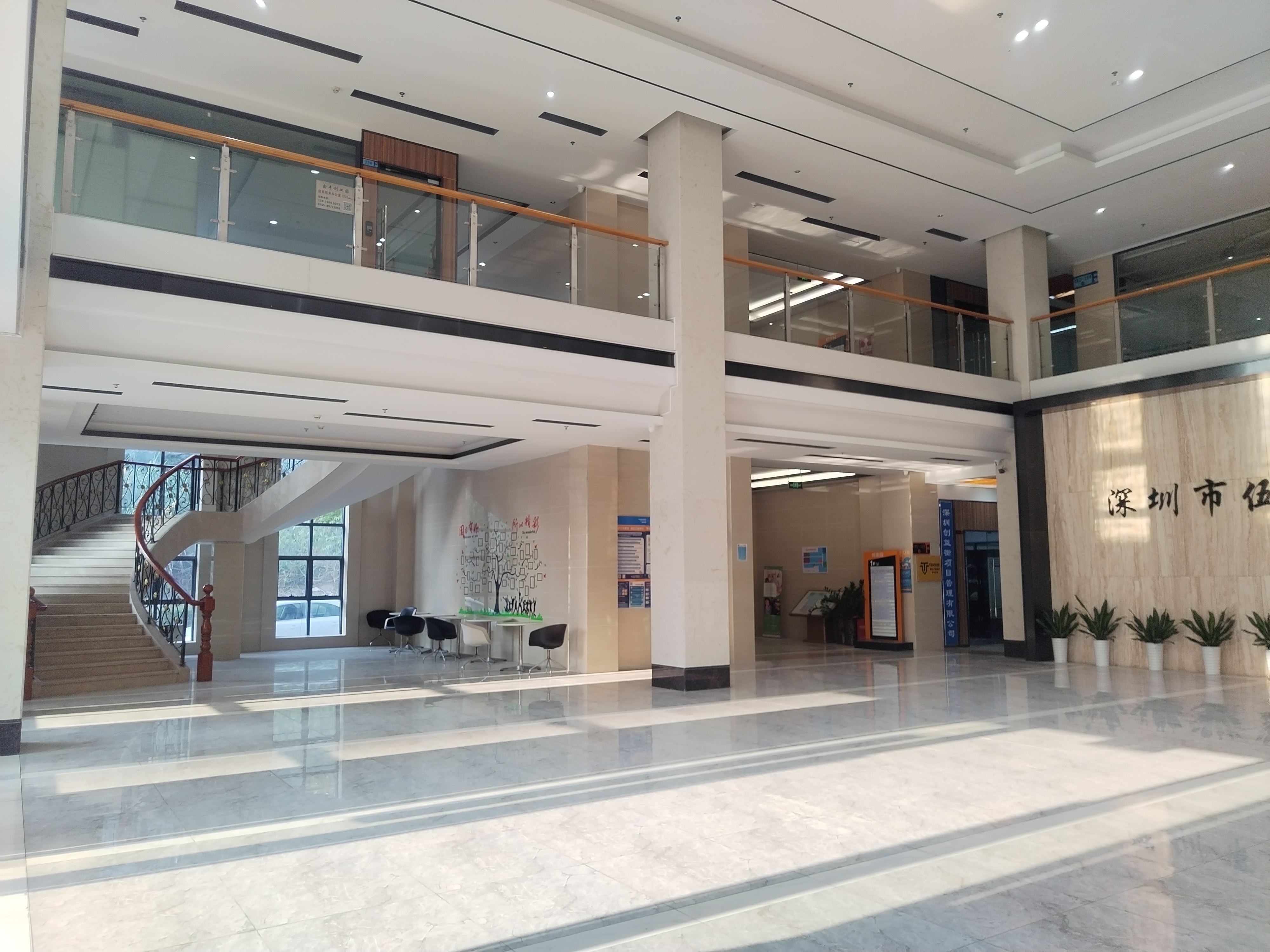 出租深圳坪山精装修64平方办公室。