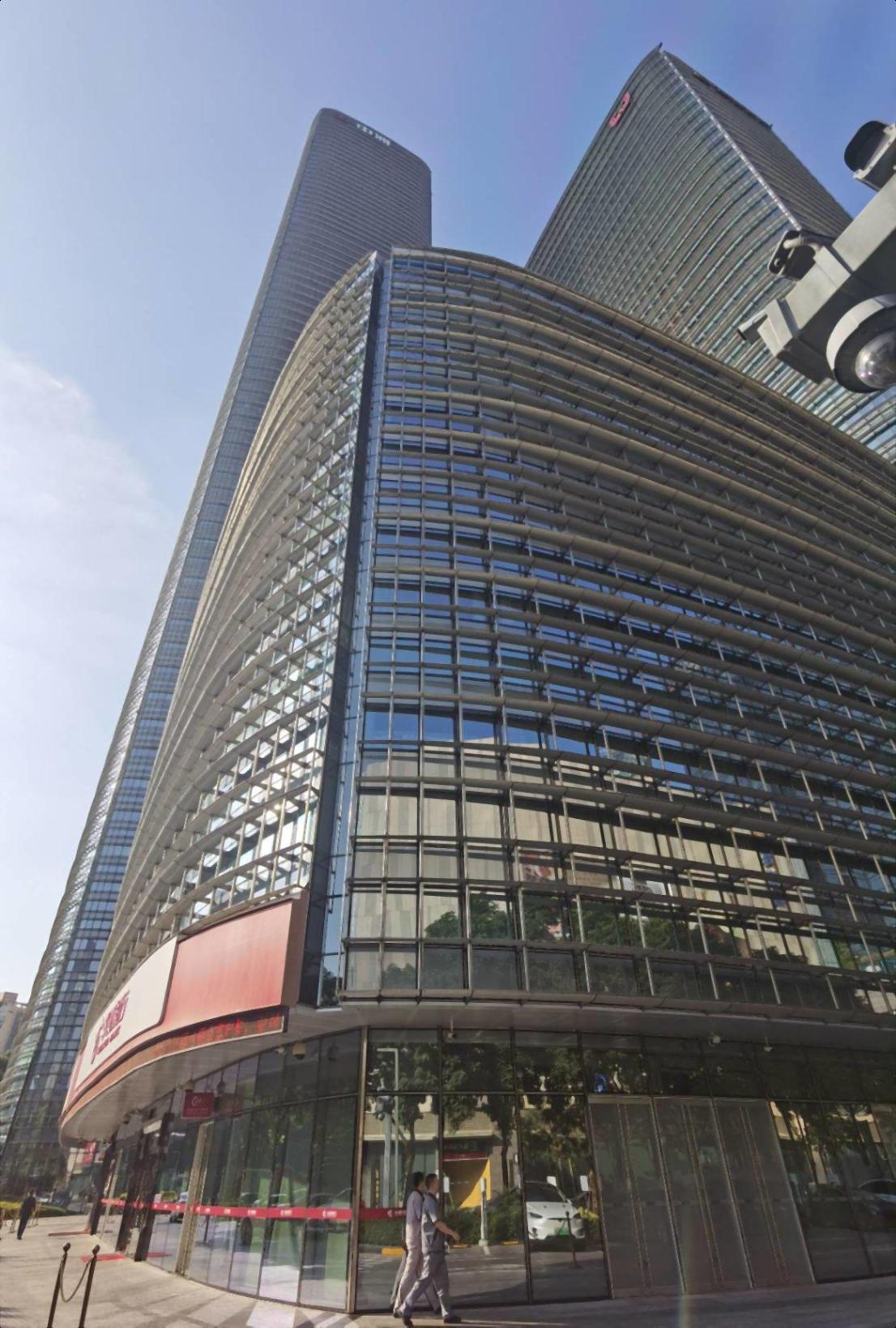 中洲控股大厦全新精装修，正电梯口户型双面采光，带豪华家私