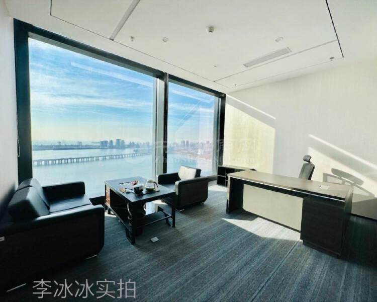 看一线海景的办公室豪华装修带精装家私前海金融中心双地铁