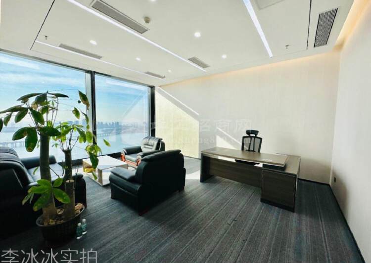看一线海景的办公室豪华装修带精装家私前海金融中心双地铁4