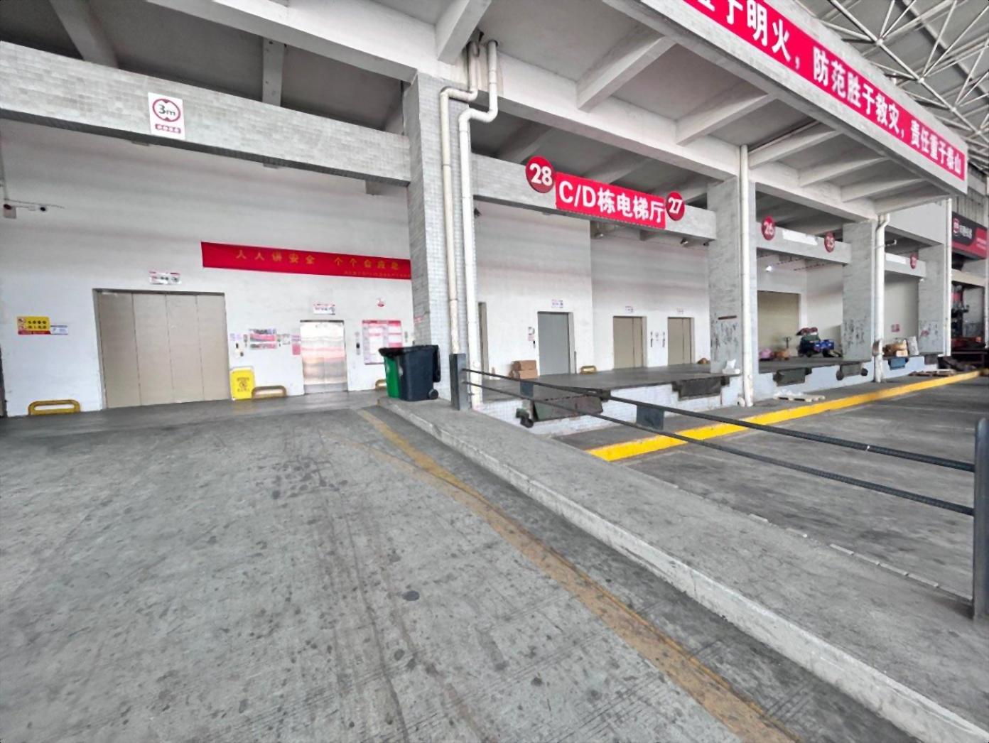 深圳龙华元芬地铁口现成物流仓带卸货平台1000平厂房仓库出租 深圳龙华元芬地铁口现成物流仓带卸货平台1000平厂房仓库出租