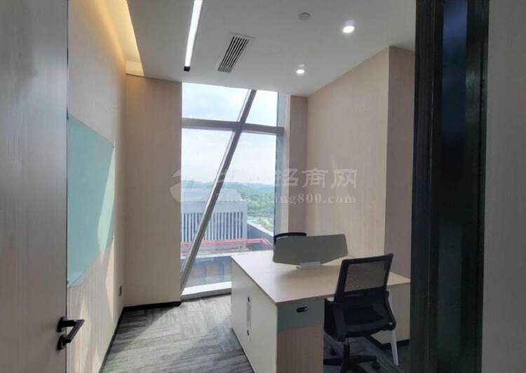 深圳北红山龙光玖钻精装229平带家私办公室出租3