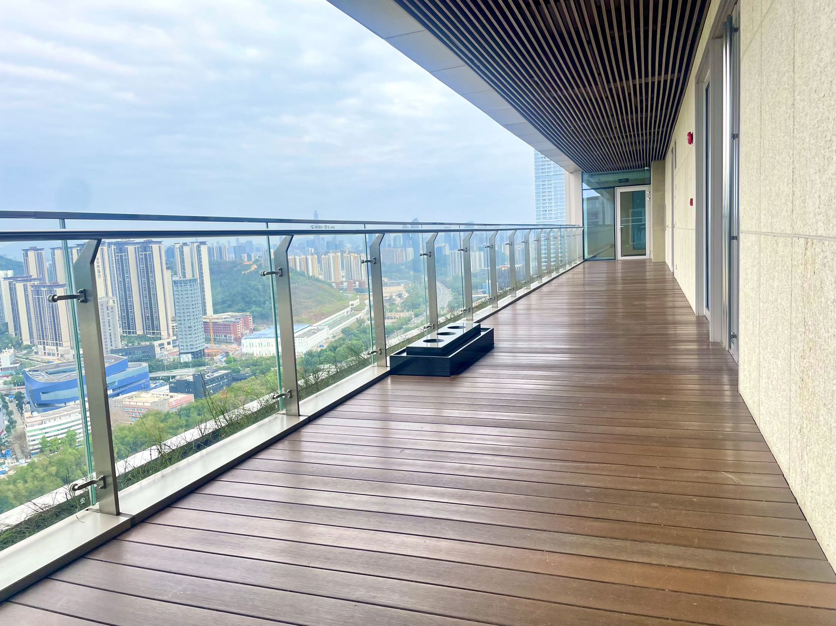华侨城开发商直租精装修办公室1500平带大阳台使用率高