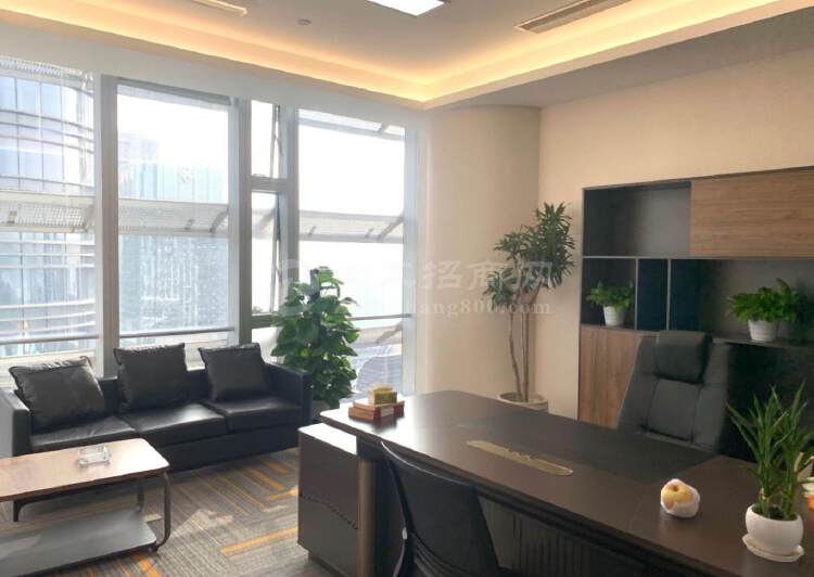 中洲控股大厦豪装1100平办公室电梯口带家私东南向采光佳6