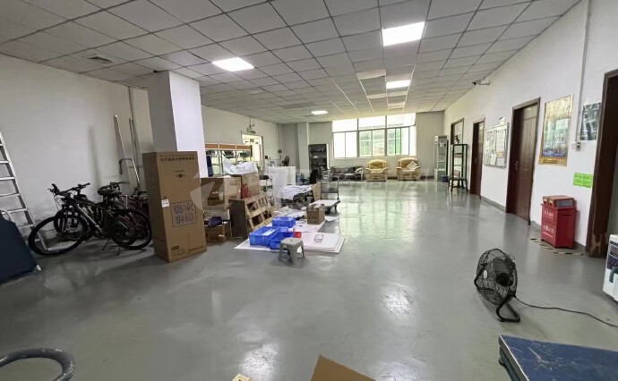 上雪科技园新出楼上1200平特价出租