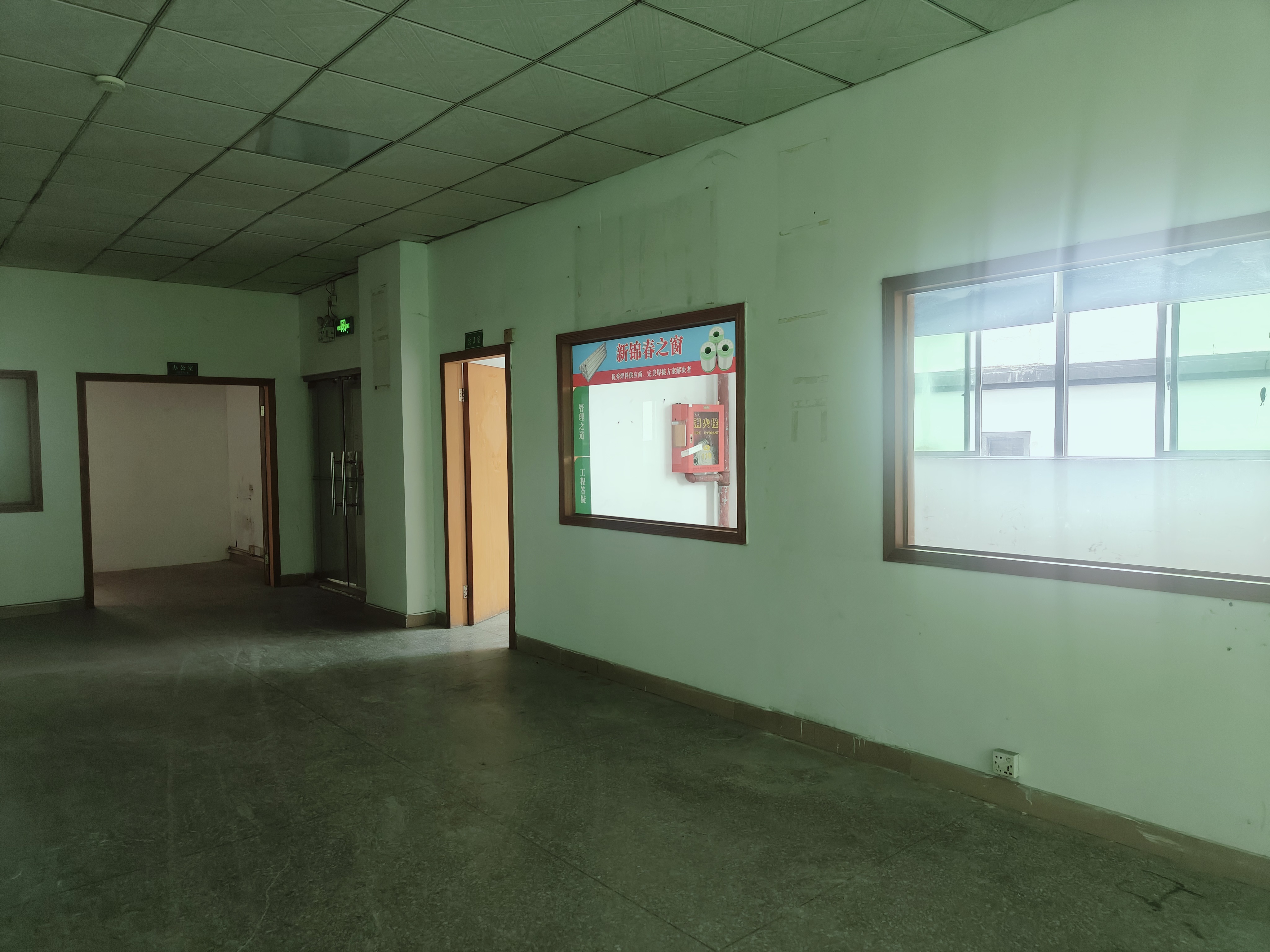 大浪带装修1500平厂房出租可分租 大浪带装修1500平厂房出租可分租