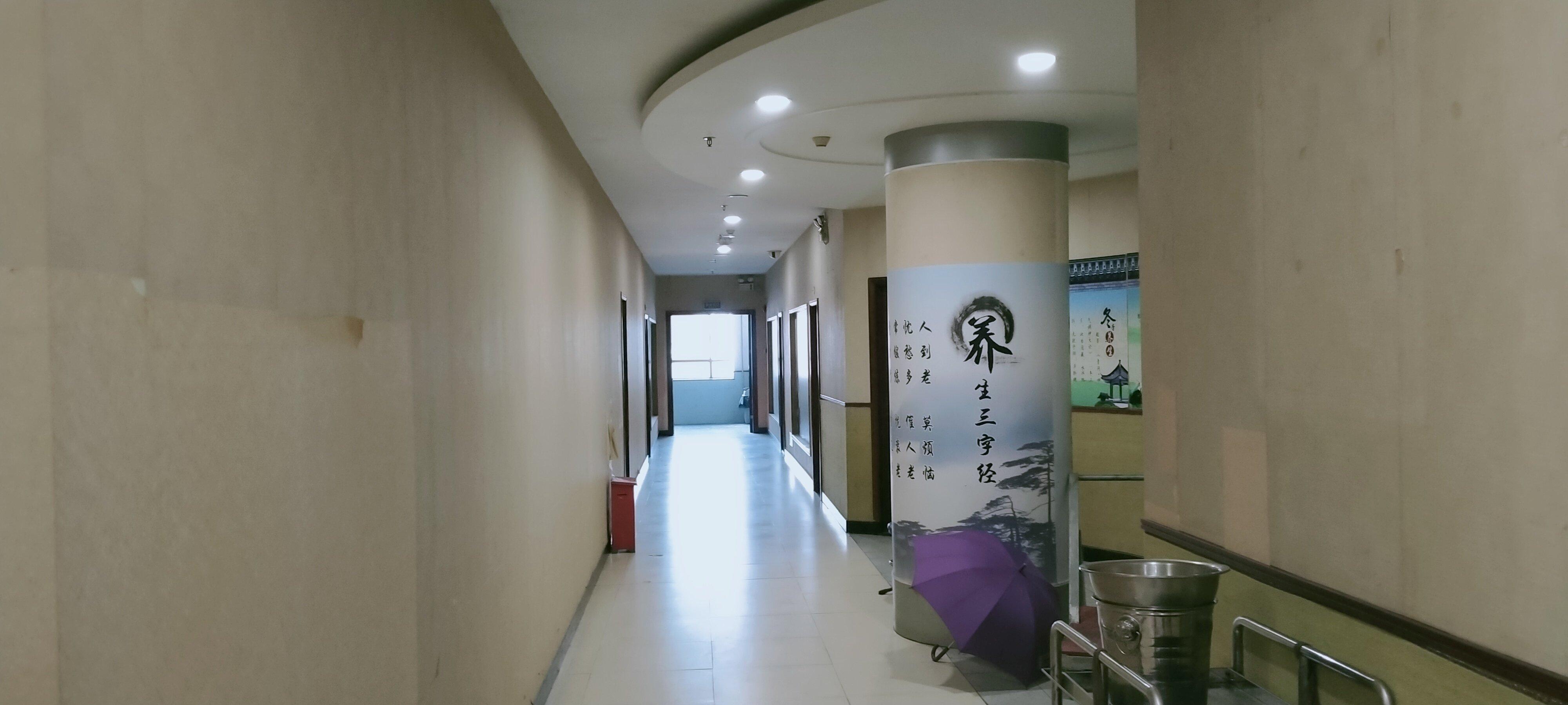 坪山区马峦街道独院厂房三楼690平带消防喷淋全新地坪漆